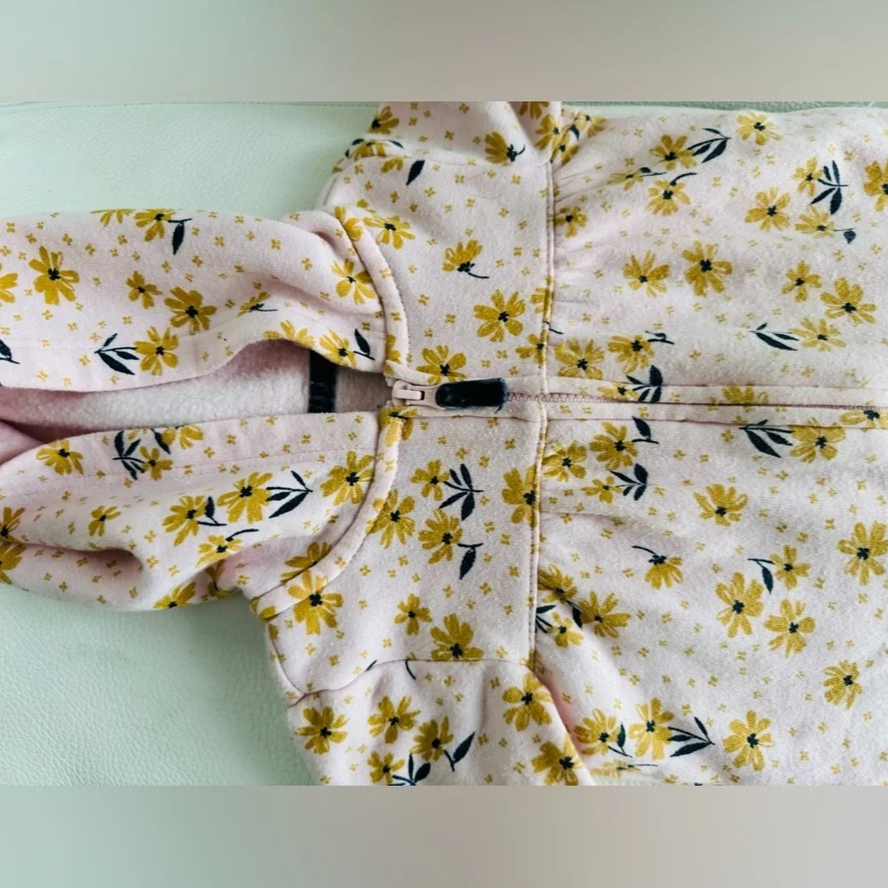 Carter’s Floral Zip up Fleece Jumpsuit of baby 12 mo GUC
